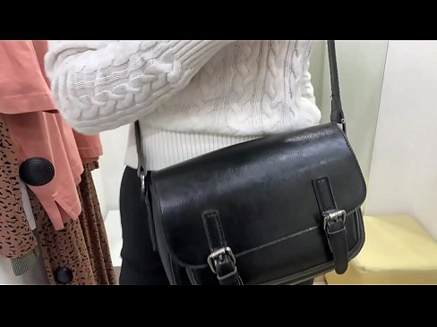 ❤️ فٹنگ روم میں ڈلڈو کے ساتھ نوجوان کتیا فیرل بیری کی عوامی مشت زنی ❤❌ مقعد فحش  ❌️